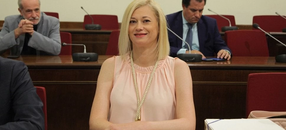 Το «βαρύ» ζεϊμπέκικο της Ραχήλ Μακρή και η αφιέρωσή της στους Έλληνες (βίντεο)